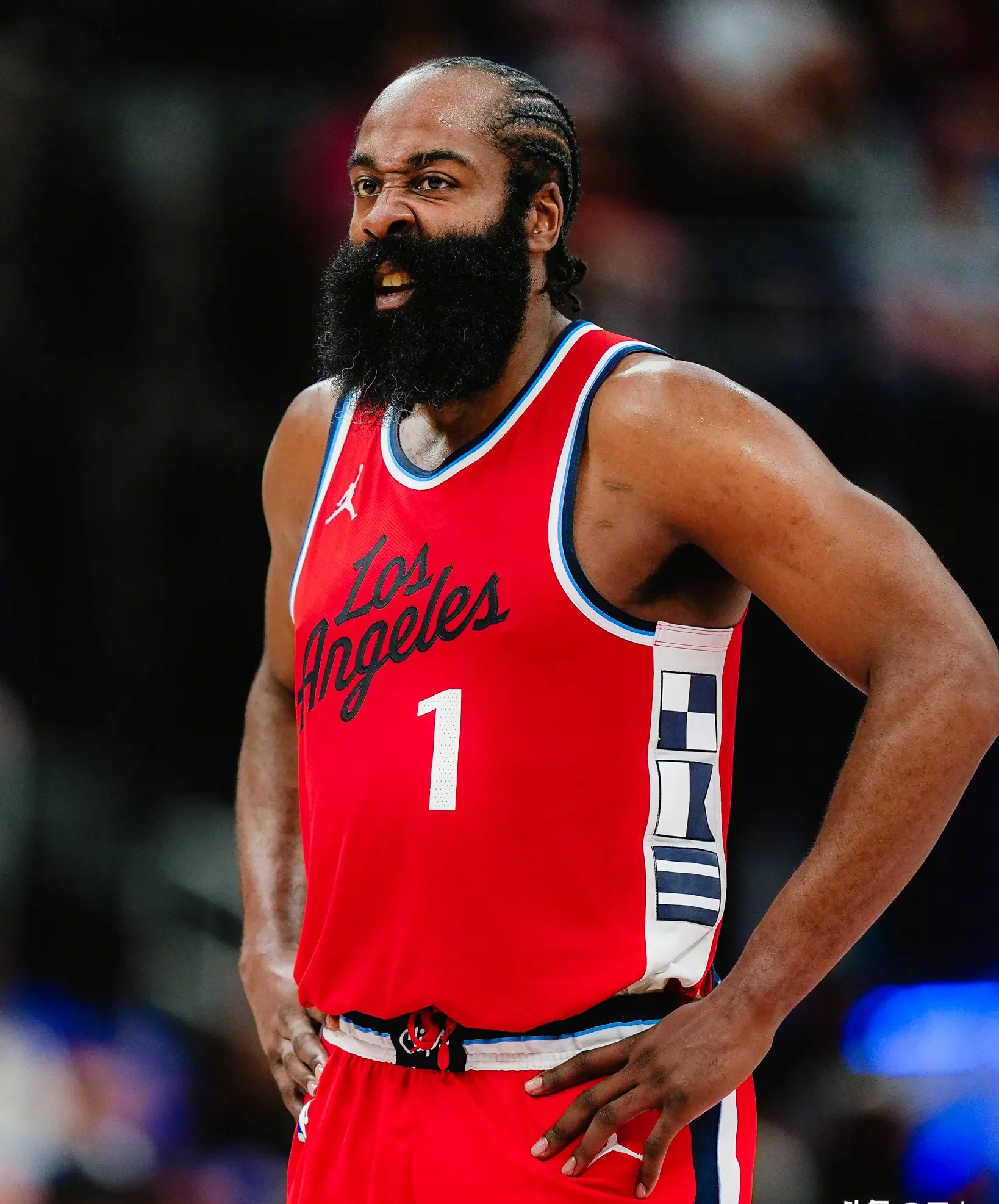 关于哈登重返赛场，重返赛场首场状态出色，日本队观众沸腾！再创辉煌时刻的信息爱游戏体育