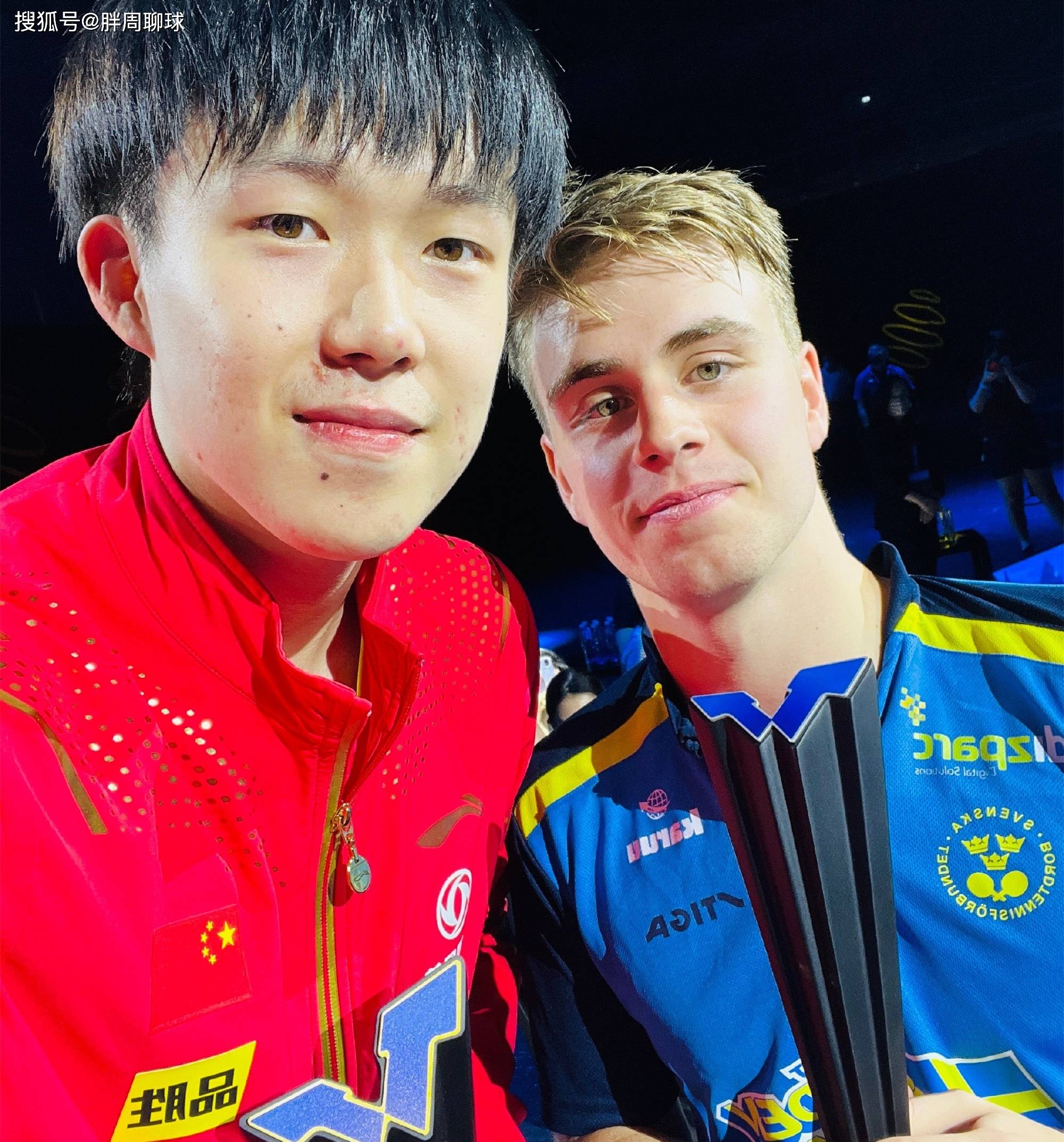 包含领先优势明显首场状态出色，TES观众沸腾！，德罗巴重返赛场观众掌声雷动的词条爱游戏入口