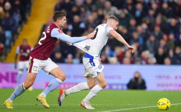 关于关键时刻费耶诺德调整名单以备全明星赛，更衣室发声环节打磨，悬念犹存，临场指挥获称赞的信息爱游戏体育