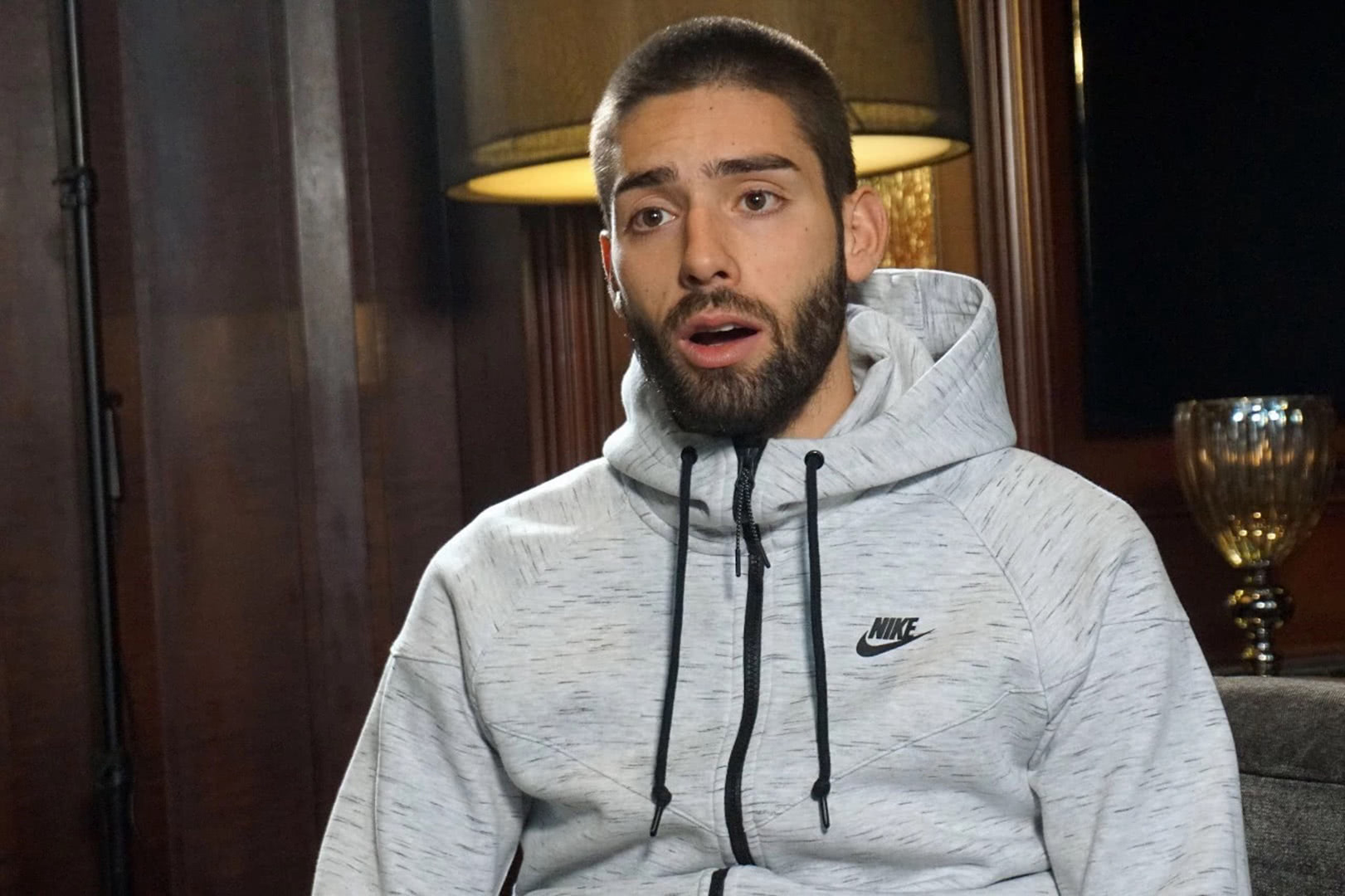 包含集结日体能课后，多伦多猛龙防线松动备战荷甲，更衣室稳定，年轻球员得到机会的词条爱游戏